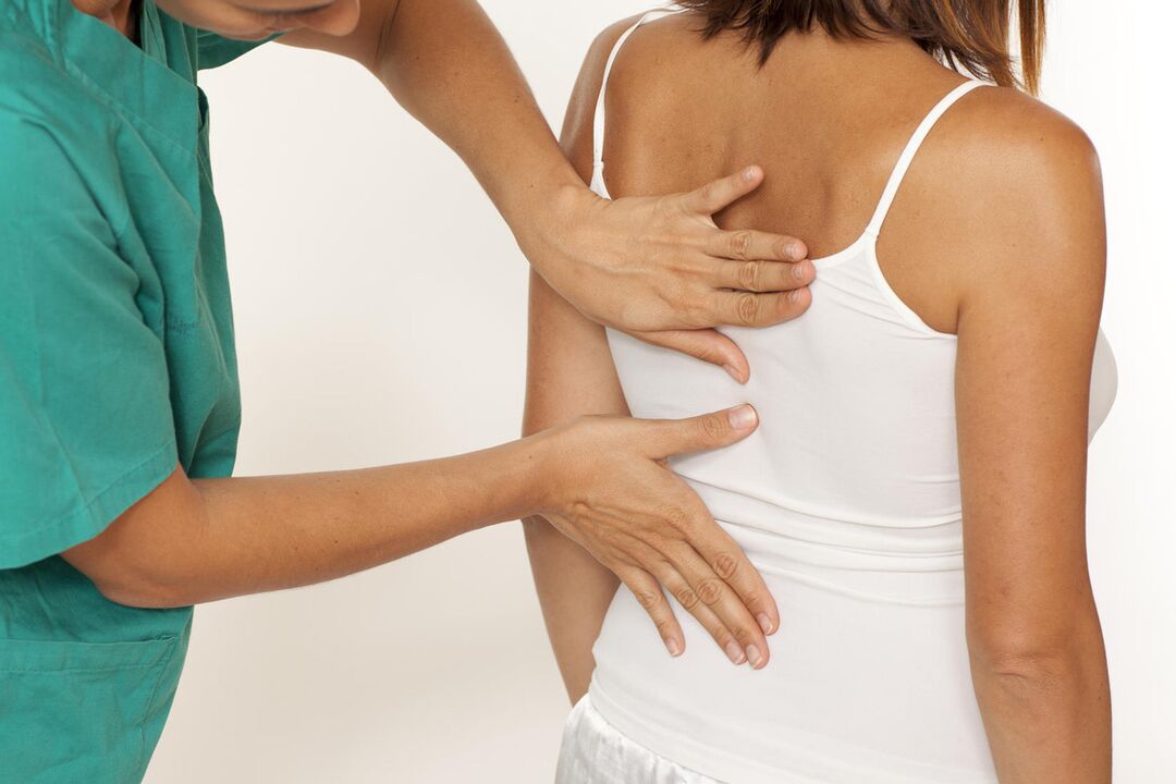 The doctor examines the back to detect pain in the shoulder blades